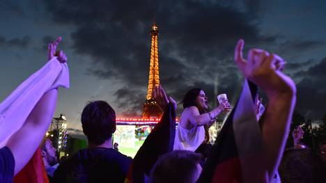 Die Pariser Fanzone befindet sich am Fuße des Eiffelturms