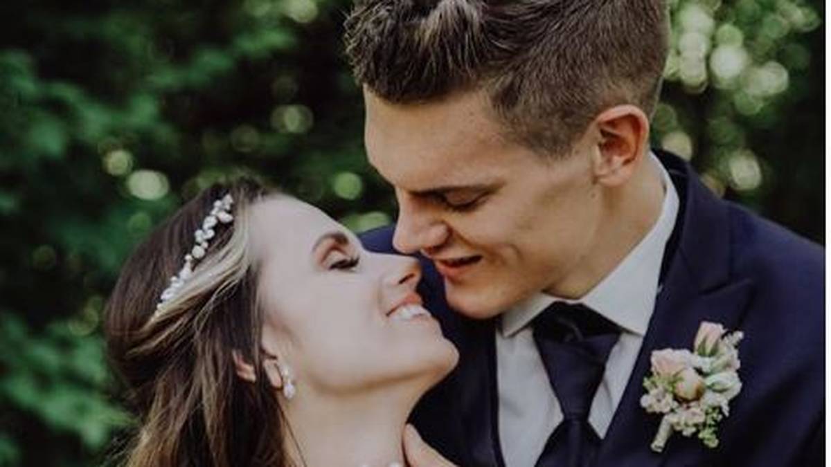 Matthias Ginter hat vor der WM noch seine Freundin Christina Raphaella geheiratet. Die Flitterwochen verbrachte das Paar im Europa Park 