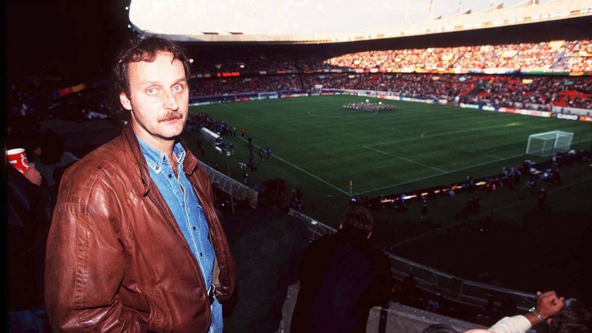 Bei der WM 1998 lässt er sich bei der Partie zwischen Deutschland und den USA im Pariser Prinzenpark blicken