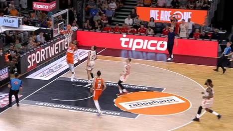 Im zweiten Spiel der Finalserie kocht Ulm Bayern ab. Das Team von Trainer Ty Harrelson kann sich auf einen überragenden Karim Jallow verlassen.
