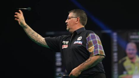 08 04 2021. PDC Premier League Darts Gary Anderson during the PDC Premier League darts at Marshall Arena, Milton Keynes, United Kingdom on 8 April 2021. Editorial use only PUBLICATIONxNOTxINxUK , Copyright: xNigelxKeenex PSI-12426-0087