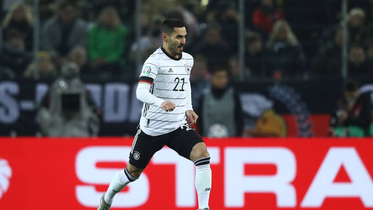 ILKAY GÜNDOGAN (29): Trotz des Theaters um sein Like für ein Foto mit Militär-Jubel und trotz seines Erdogan-Fotos vor der WM 2018 bleibt Gündogan beim DFB unverzichtbar. Löw lässt ihn nicht fallen. Wird sich jetzt im zentralen Mittelfeld vor Kimmich und Kroos festspielen wollen. Gegen Nordirland spielte er schwach