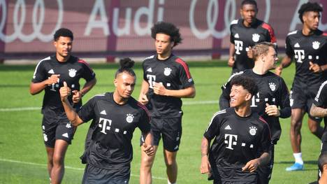 Chris Richards (vorne rechts) verlässt den FC Bayern