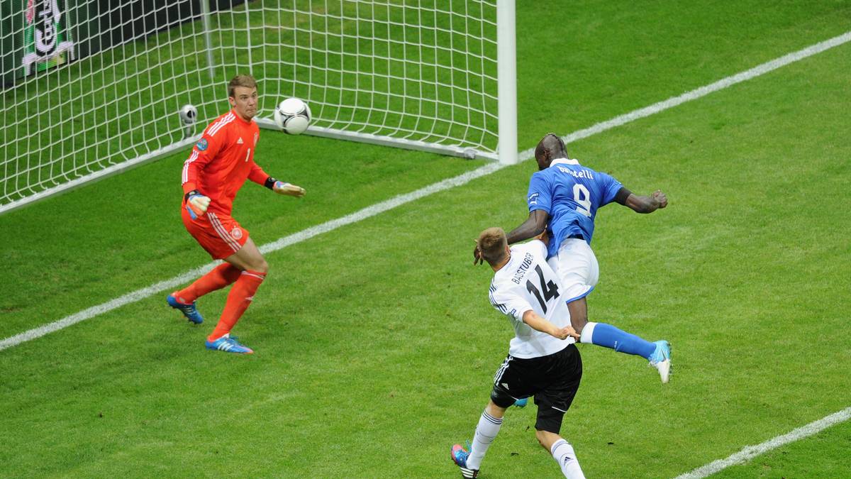 Zwei Faktoren sind dafür verantwortlich, dass den deutschen Kickern ihr Vorhaben nicht gelingt: Eine schwache Chancenverwertung sowie ein überragender Mario Balotelli, der das deutsche Team fast im Alleingang aus dem Turnier wirft