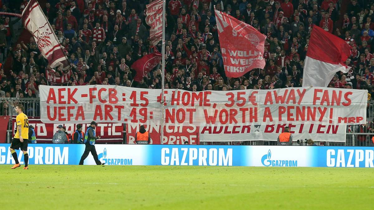 Bayern-Fans protestierten beim Rückspiel gegen AEK Athen gegen überhöhte Ticketpreise
