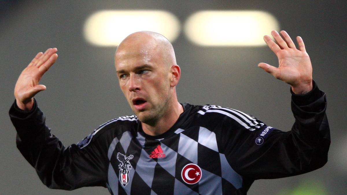 Der 12. November ist der Tag der schlechten Wortspiele. SPORT1 präsentiert die schlechtesten (oder besten?) Wortspiele mit Fußballern, die der "Focus", "FUMS" und Co. zu bieten haben. Eines sei aber vorweggenommen: Egal wie lustig die folgenden Sprüche sind, Fabian bleibt Ernst