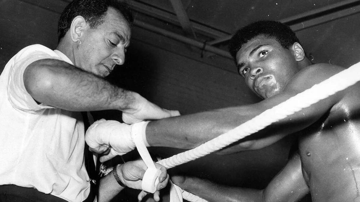 Angelo Dundee (l.) wurde als Trainer von Muhammad Ali zur Legende