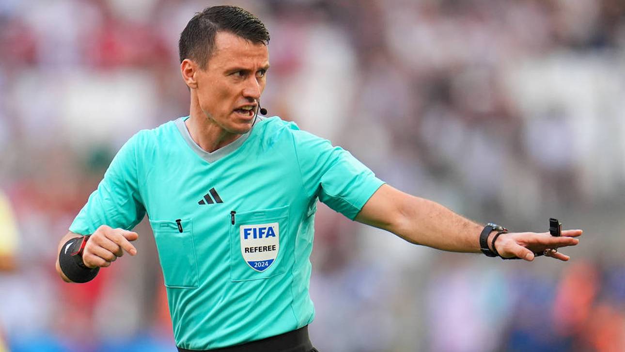 Übler Crash! Spieler verletzt Schiri