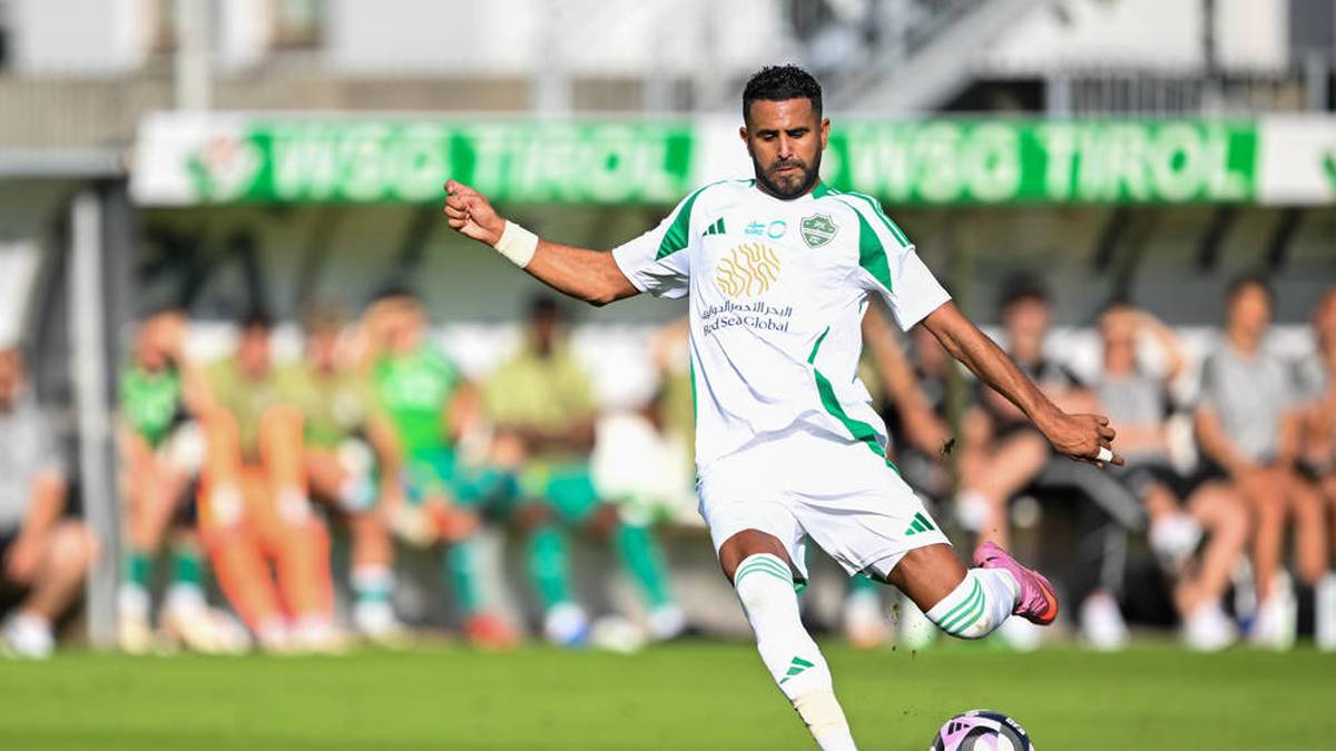 Riyad Mahrez (Al-Ahli SFC):
Mit dem Meister-Märchen von Leicester City ging sein Stern 2016 auf. Danach machte Mahrez bei Manchester City Karriere. Im Juli 2023 wechselte der Stürmer zu Al-Ahli SFC. 2025 gewann er mit seinem Verein die AFC Champions League Elite.