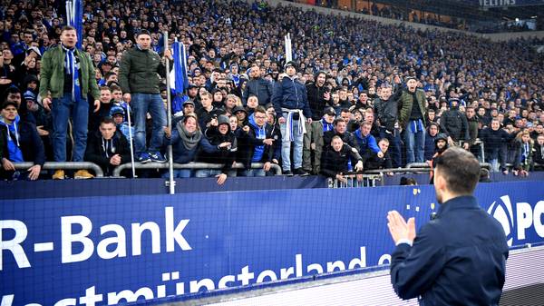 Domenico Tedesco muss um seinen Job beim FC Schalke 04 bangen