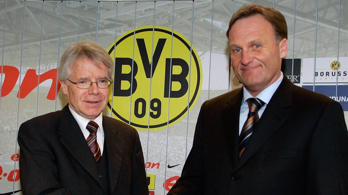 Im Februar 2005 wird Watzke zum Geschäftsführer der Borussia Dortmund GmbH & Co. KgaA berufen. In dieser Phase steht der BVB in der Winterpause auf Platz 14 der Bundesliga-Tabelle. Aber nicht nur sportlich geht es dem Verein schlecht. Der BVB steht zu dieser Zeit "einen Millimeter vor der Insolvenz"