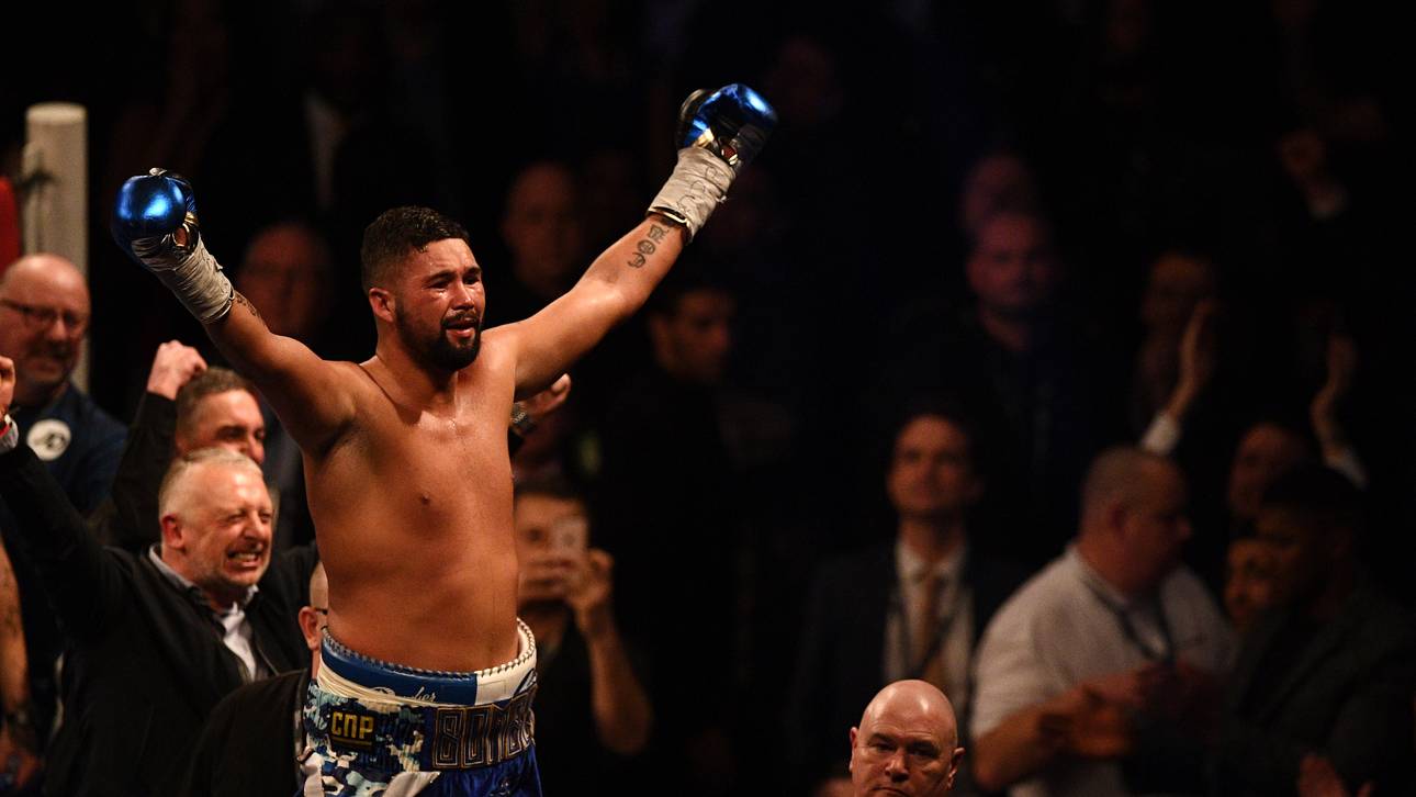 Tony Bellew feiert nach seinem Sieg