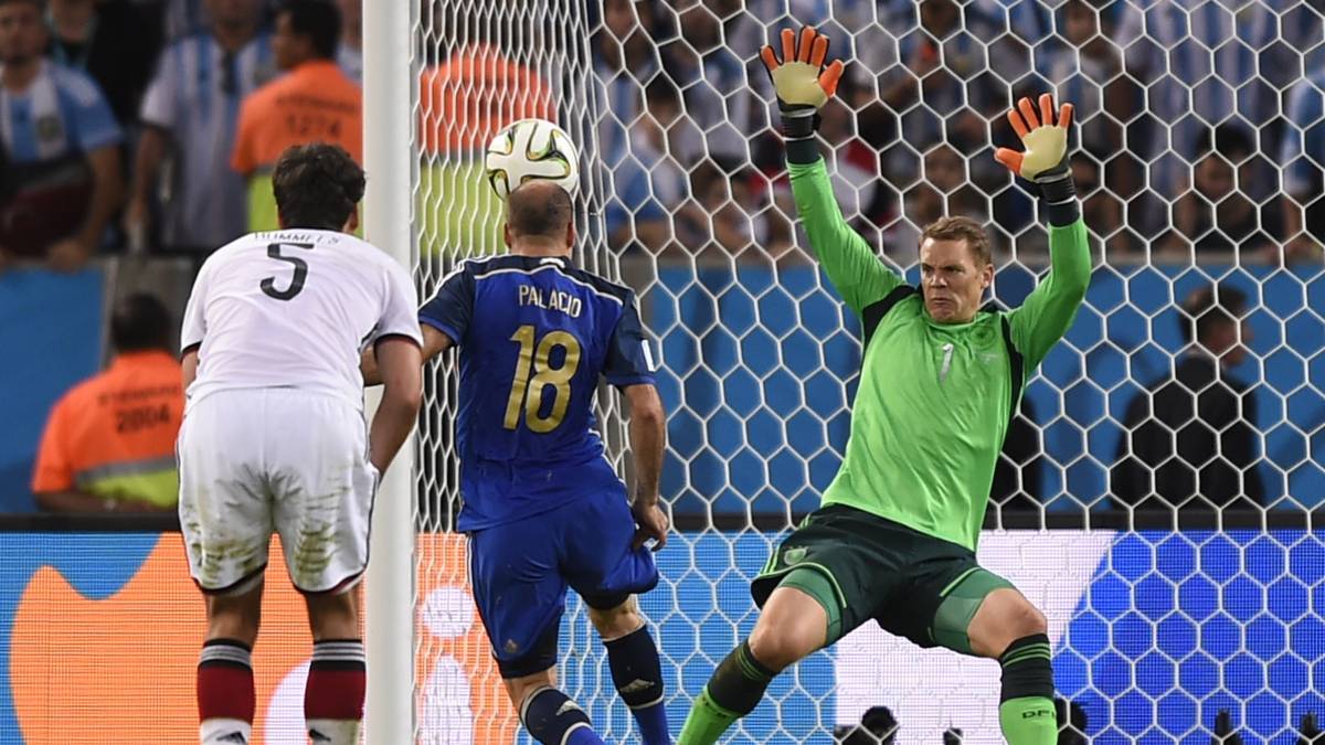 Auch wegen seines offensiven Stils quasi als zusätzlicher Feldspieler holte Deutschland 2014 den WM-Titel. Kehrte nach langwierigen Mittelfußverletzungen zum Ende der Saison 2018/19 wieder zurück zu alter Stärke