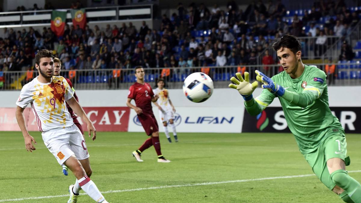 ABEL RUIZ (*28. JANUAR 2000): Nicht nur in der Defensive hat Spanien viel Talent zu bieten. In Abel Ruiz haben die Iberer auch einen Knipser im Aufgebot. Mit 18 Toren in 29 U17-Länderspielen hat der Mann von Barcas Zweiter eine starke-Torquote vorzuweisen