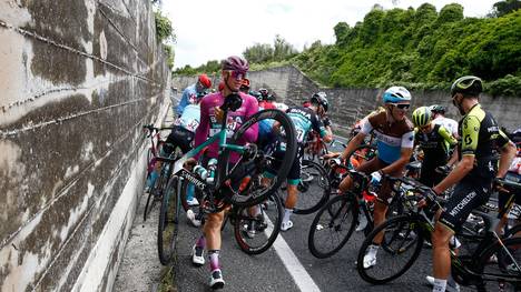 Pascal Ackermann verpasste nach einem Sturz kurz vor dem Ziel seinen dritten Etappenerfolg beim Giro d'Italia