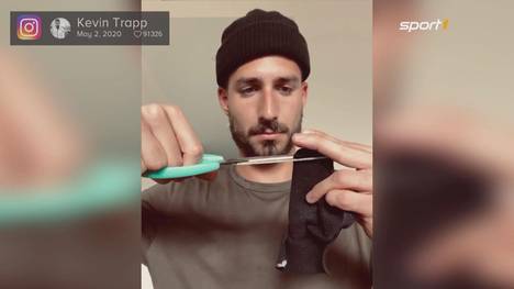 Der Torwart von Eintracht Frankfurt präsentiert auf Instagram eine kreative selbst gebastelte Corona-Maske. Ob die umgearbeitete Socke allerdings effektiv schützt, darf bezweifelt werden. Unterhaltsam ist das Video dennoch.