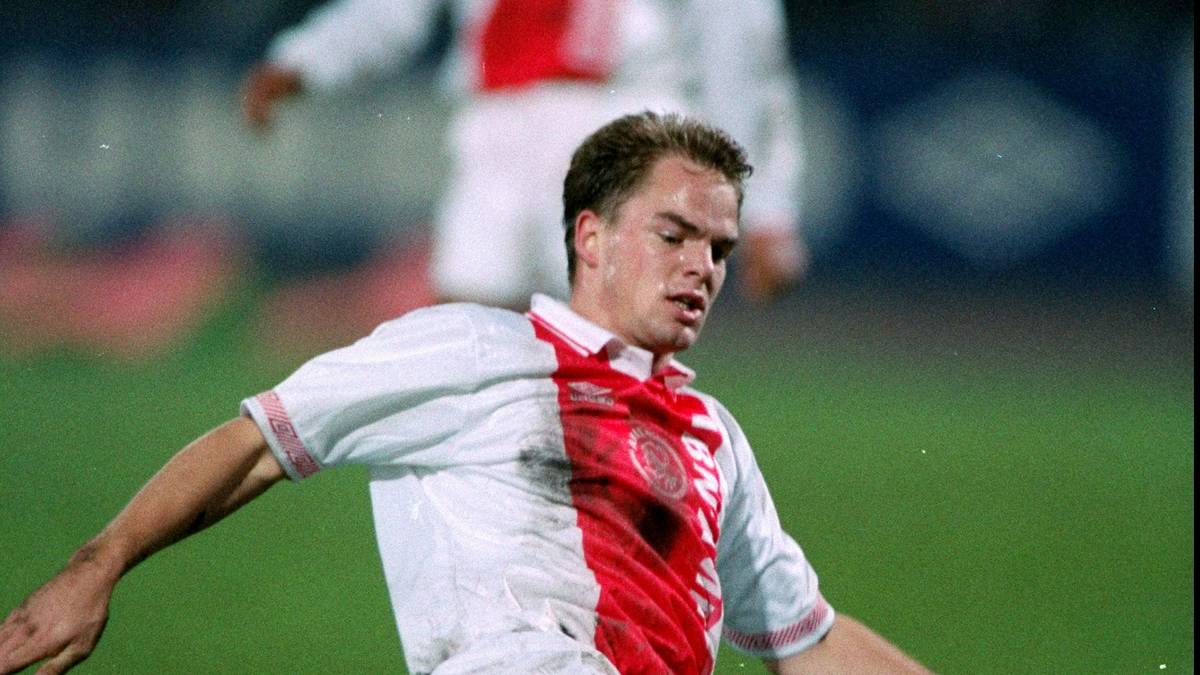 Nach seinem Wechsel 1999 zum FC Barcelona schafft er es nicht, an seine früheren Erfolge anzuknüpfen, feiert mit dem Team dennoch den Titel in der Primera Division