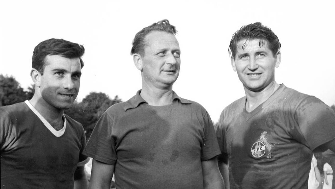 Coskun Tas (l.) neben Trainer Oswald Pfau und Helmut Rahn