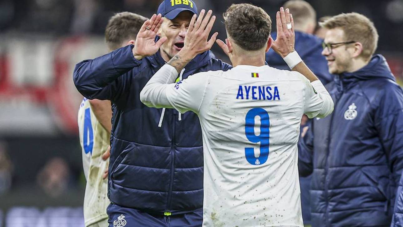 Alexander Blessin und Dennis Eckert Ayensa feiern den Sieg über Eintracht Frankfurt 