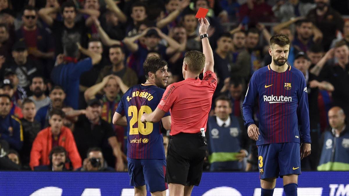 Sergi Roberto brennen kurz vor der Pause die Sicherungen durch - für seine Faustschlag gegen Marcelo gibt's die Rote Karte