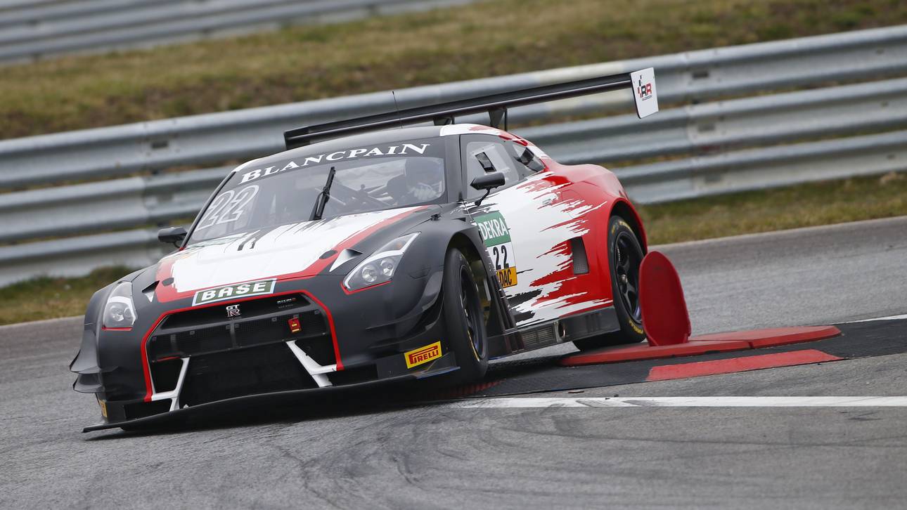 Nissan setzt erste Bestzeit