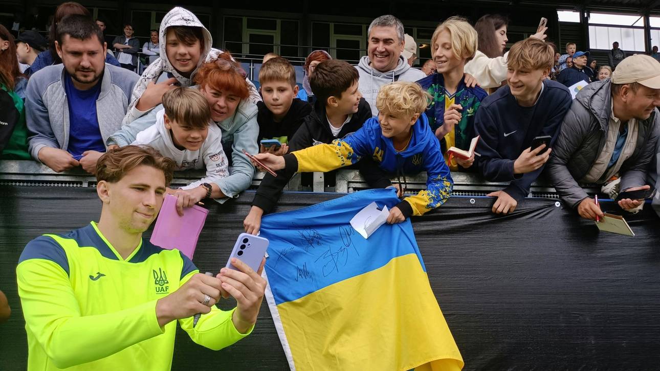 Ukraine mit emotionalem Video