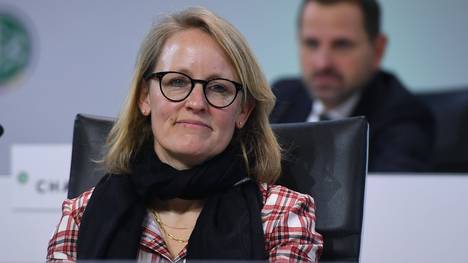 DFL-Chefin Donata Hopfen bezieht Stellung zur 50+1-Regel. Gemeinsam mit dem Bundeskartellamt sollen Lösungen im Interesse aller 36 Klubs gefunden werden.