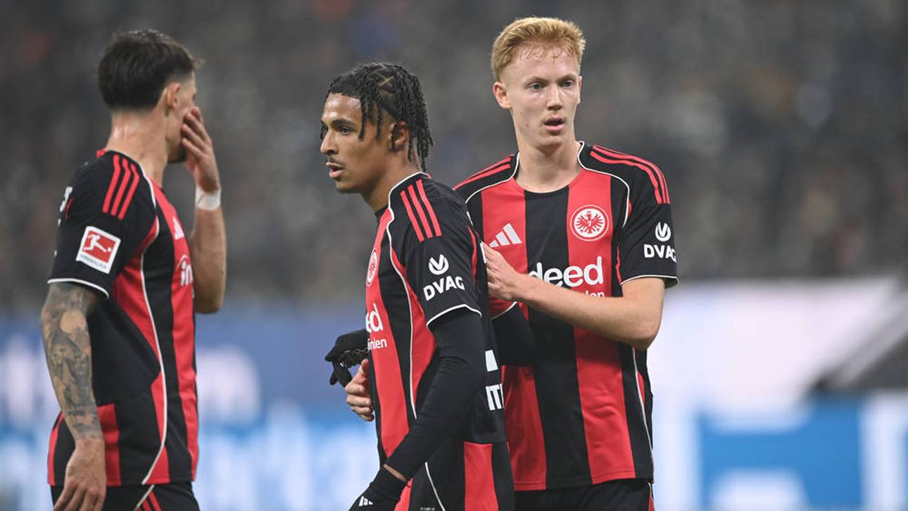 Hugo Larsson (r.) wird mit einem Transfer zum FC Bayern in Verbindung gebracht