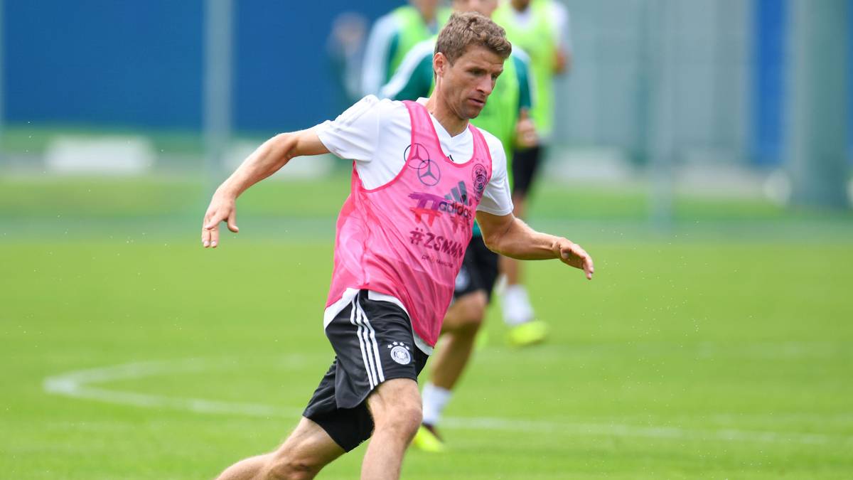 THOMAS MÜLLER vs. JESUS CORONA: Im Löw-System ist Müller als Rechtsaußen eingeplant. Dort glänzt er als Vorlagengeber und Torschütze. Müller traf bei den beiden vergangenen Weltmeisterschaften je fünf Mal