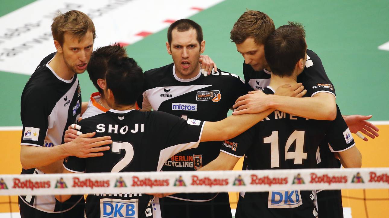 Berlin gewinnt erstes Halbfinale