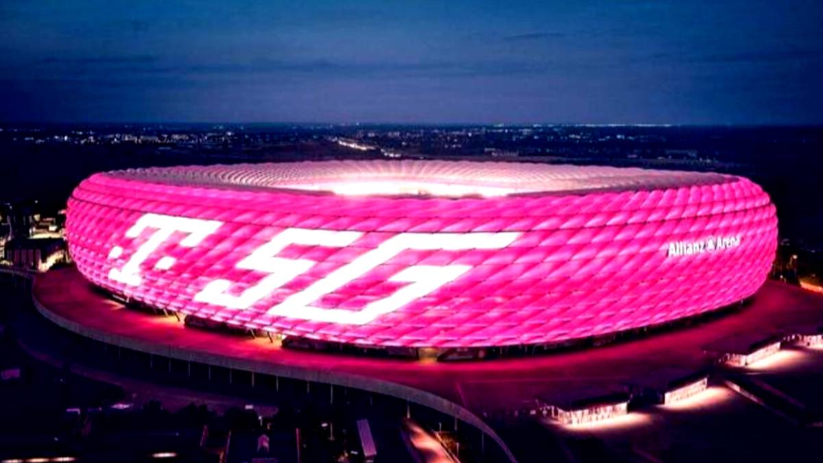 Die Aufschrift "T5G" auf der Allianz Arena sorgt für Belustigung im Netz