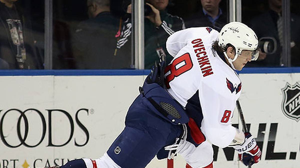 Nur kurze Zeit nach DiPietro hauten die Washington Capitals bei Alex Owetschkin einen Deal für 124 Millionen Dollar für die kommenden 13 Jahren raus. Allerdings waren DiPietro und Owetschkin zu den Vertragsabschlüssen 25 Jahre (DiPietro) bzw. 23 Jahre (Owetschkin) alt