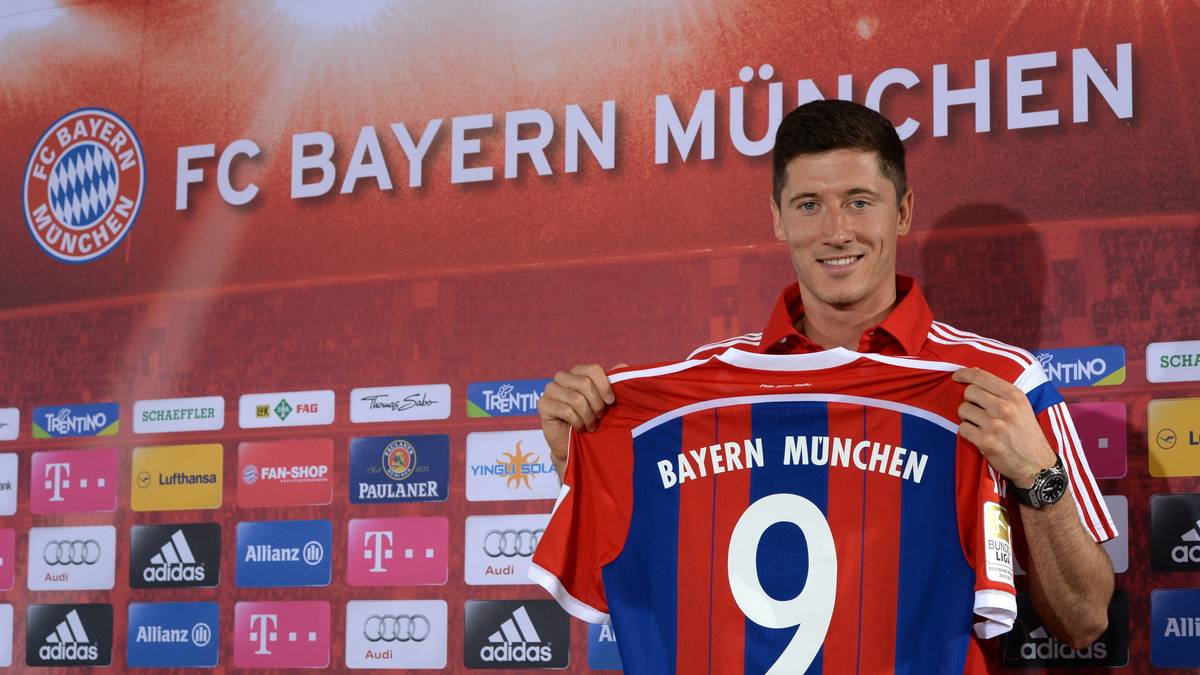 Robert Lewandowski, Borussia Dortmund (2014/2015) - TOP: Der wohl beste ablösefreie Transfer der (Bayern-)Geschichte. Spätestens nach seinen drei Toren im DFB-Pokalfinale 2012 für den BVB gegen die Bayern war klar, dass der Pole eines Tages das Trikot des Rekordmeisters tragen wird. Als Bayern-Profi gewann "Lewa" zweimal die Auszeichnung als Weltfußballer. Bis zu seinem Abgang im vergangenen Sommer zum FC Barcelona erzielte er stolze 344 Tore in 375 Pflichtspielen für die Münchner.