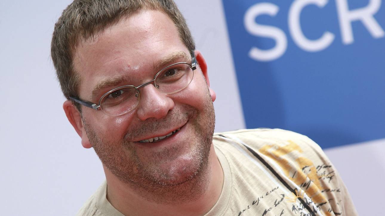 Elton fordert Lukas Podolski heraus