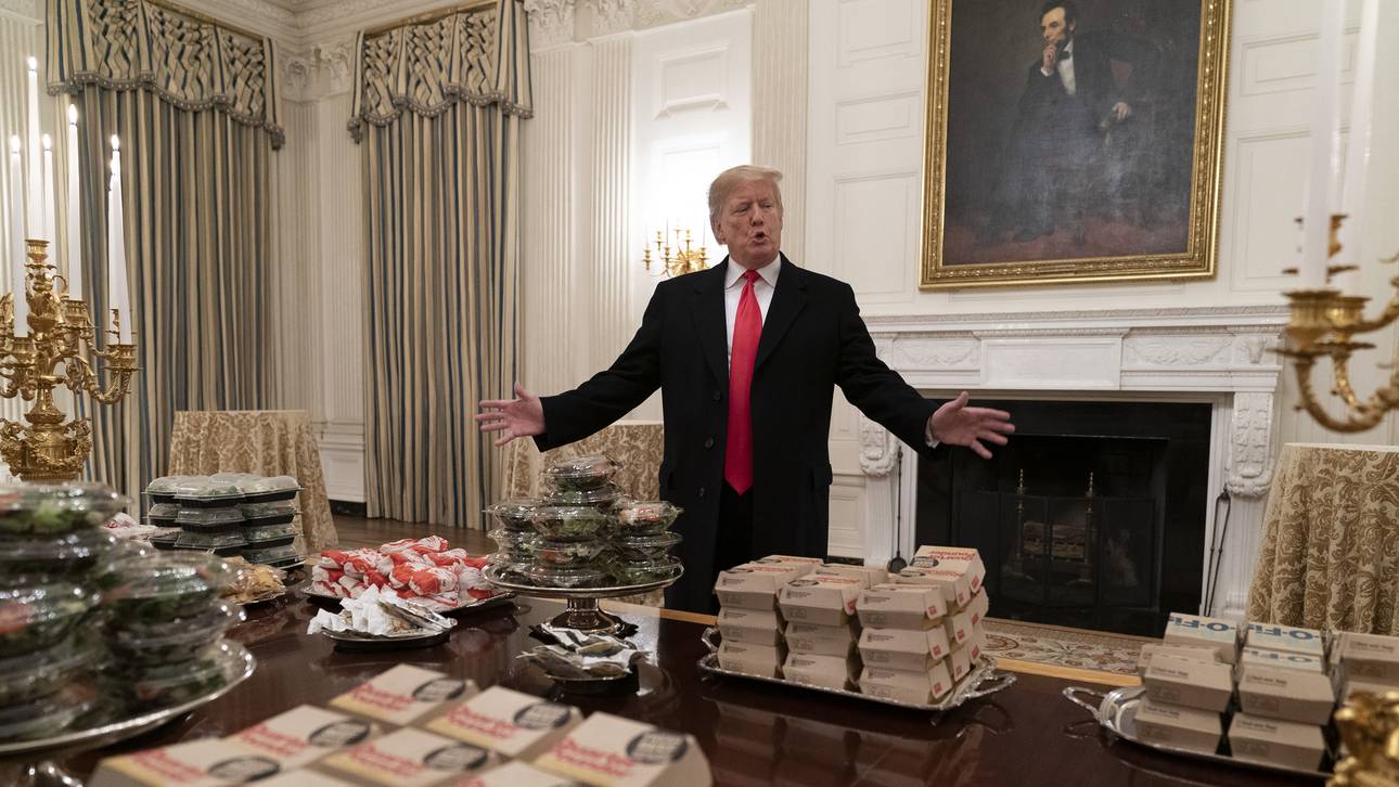 Trump kredenzt Pommes und Pizza