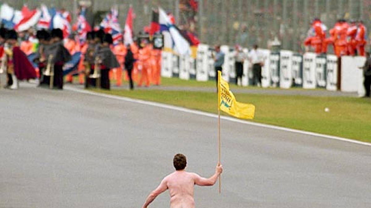 Ziemlich wahnsinnig ist dieser Flitzer beim Formel-1-Rennen von Silverstone 1998