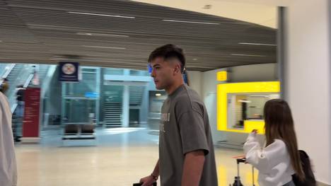Der BVB ist weiter auf dem Transfermarkt aktiv. Nach Carney Chukwuemeka erwischte SPORT1 mit Aarón Anselmino bereits den zweiten möglichen Neuzugang an einem Tag. Der Argentinier landete am Montagnachmittag am Flughafen Düsseldorf - und soll alsbald den Medizincheck absolvieren. 