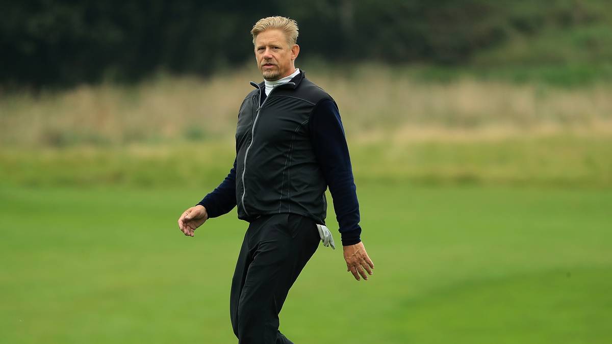 "Peter Schmeichel war ein herausragender Keeper, der das Torwartspiel geprägt hat. Er war eine absolute Persönlichkeit und hat unglaubliche Paraden gezeigt", schwärmt Hildebrand. "Es ist sensationell, dass sein Sohn jetzt in der Nationalelf auch so eine Karriere hinlegt"  