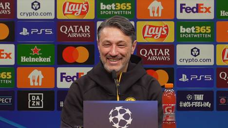 Dieser Frage bezüglich eines Social-Media-Trends lässt BVB-Trainer Niko Kovac auf der PK ziemlich schmunzeln. 