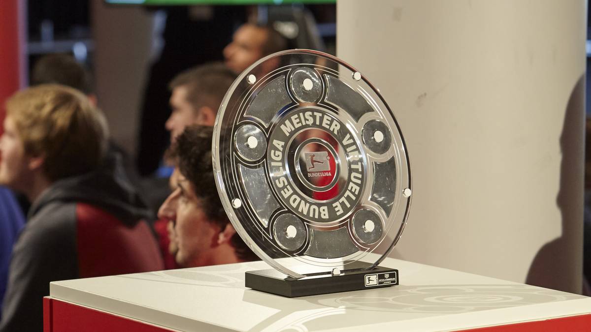 Die Schale für den Gewinner: Gleichzeitig ist sie das Ticket für den FIFA Interactive World Cup.