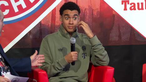 Bei einem Fanclub-Besuch spricht Bayern-Profi Jamal Musiala ganz offen über sein Verhältnis zu seinen Geschwistern.