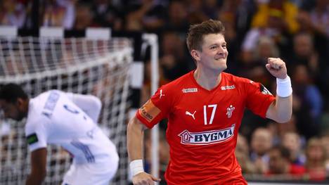 Handball: Flensburg-Handwitt bangt um Lasse Svan und Rasmus Lauge, Der Däne Lasse Svan (rechts) bejubelt bei der WM einen Treffer gegen Frankreich