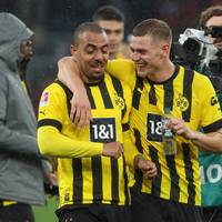 Borussia Dortmund fliegt ohne zwei Stars zurück nach Dortmund. Donyell Malen und Julian Ryerson müssen später eine Maschine nach Paderborn nehmen.