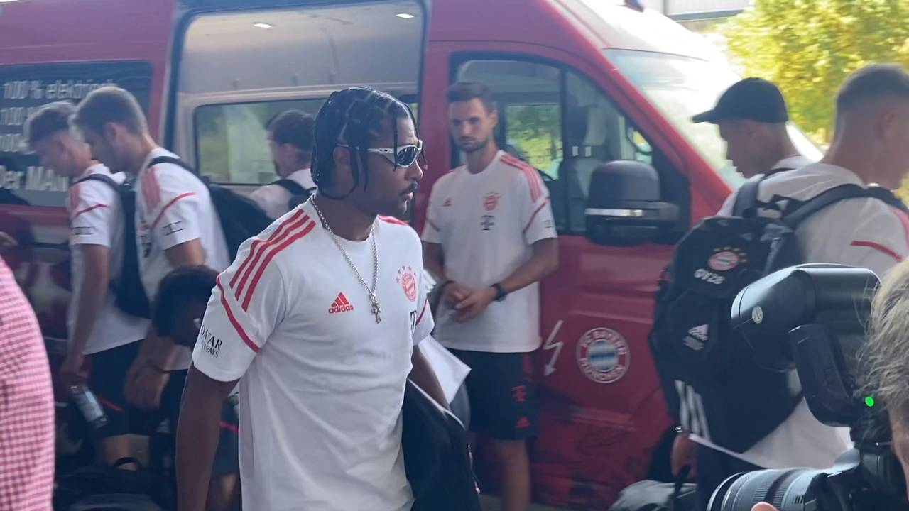 Leon Goretzka fehlt bei USA-Reise - Gnabry mit Sonnenbrille von Meisterfeier