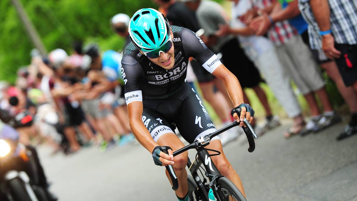 EMANUEL BUCHMANN (Team Bora-hansgrohe): 24 Jahre, 3. Tour-Teilnahme, Tour-Etappensiege: - ,größte Erfolge: 21. Platz bei der Tour 2016, Deutscher Straßenmeister 2015, 3. der Tour-Königsetappe 2015 über den Tourmalet, Sieger der Nachwuchswertung beim Critérium du Dauphine 2017