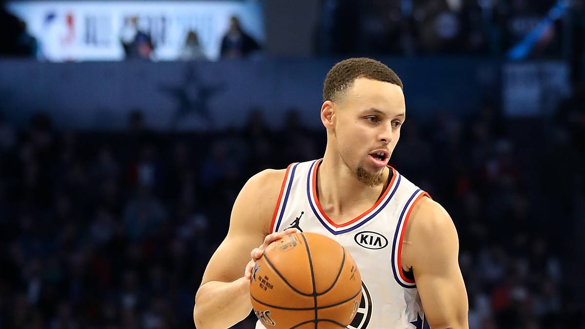 PLATZ 9 – STEPHEN CURRY (Basketball): Search-Score 12, Werbeeinnahmen 42 Mio., Social Media 23 Mio. Follower. Der Point Guard führte die Golden State Warriors in den vergangenen vier Jahren dreimal zum Titel
