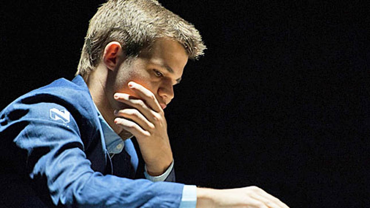 Carlsen führt bei WM in Berlin