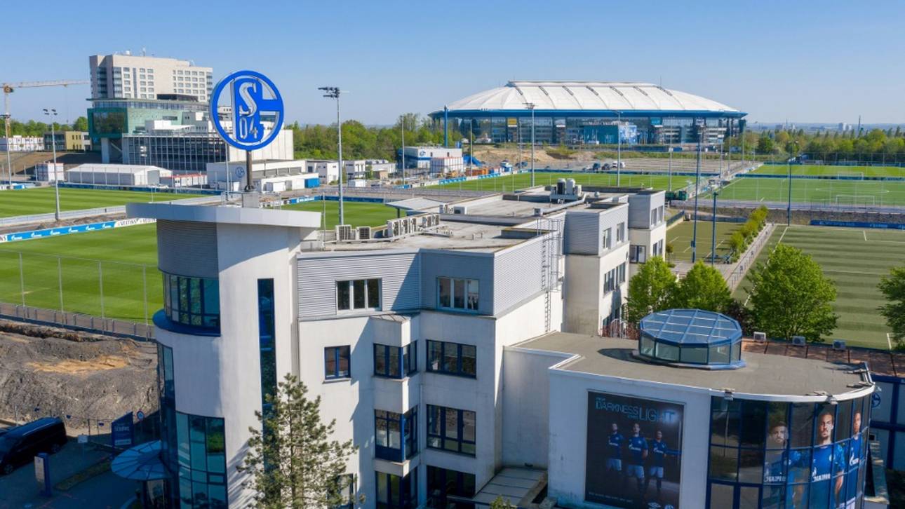 Schalke verbucht Minus von 52 Millionen Euro und stoppt Umbau des Vereinsgeländes