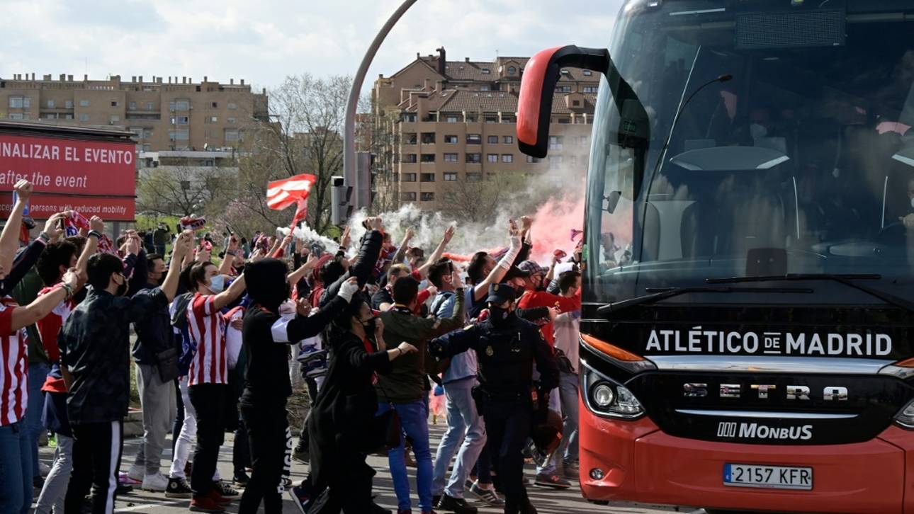 Atlético-Busse vor Pokalspiel attackiert