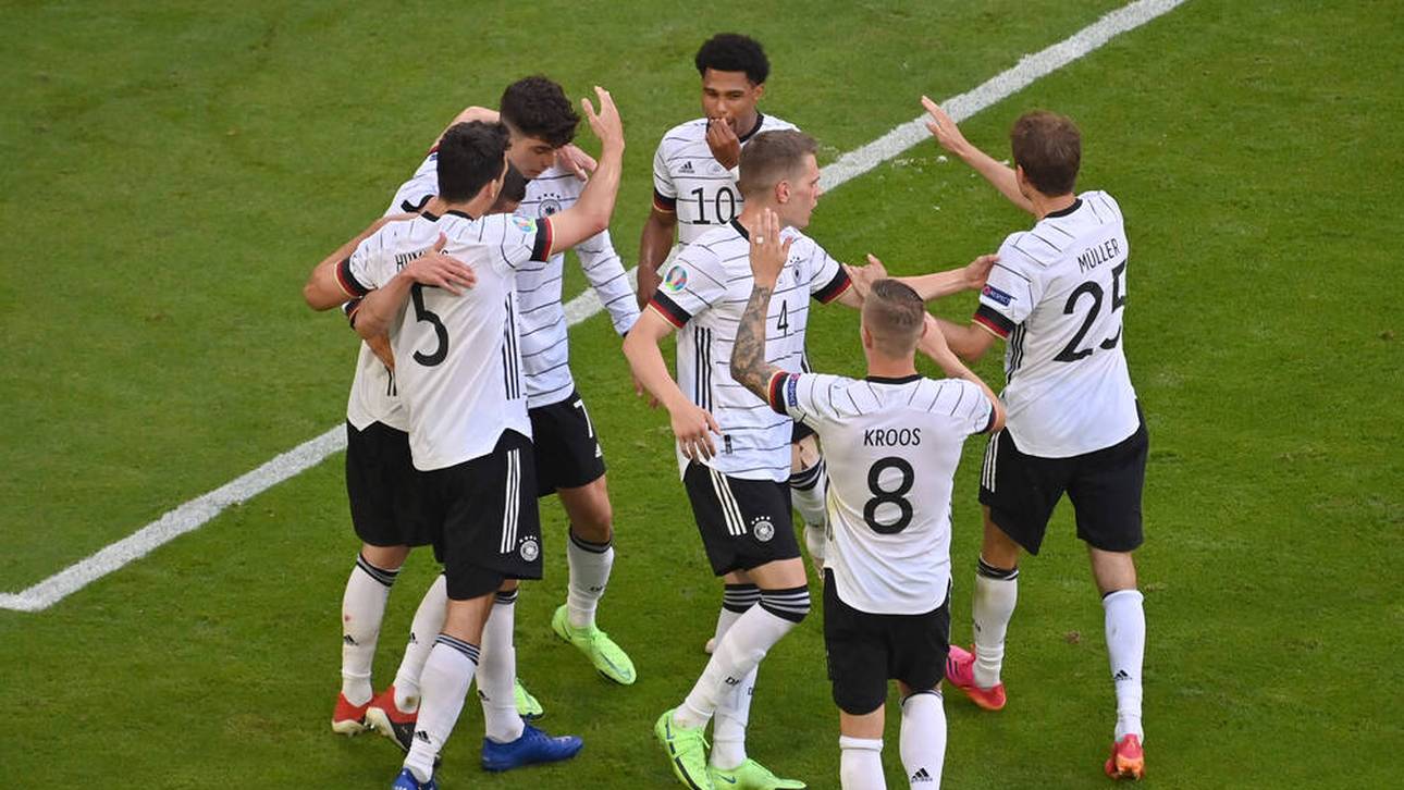 Stimmen: „Da kocht der Kessel!“